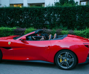 Patryk Vega w Ferrari Portofino wartym milion złotych