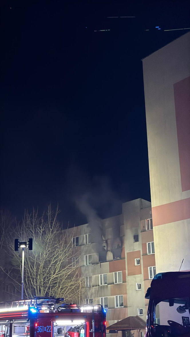 Trwa ustalanie przyczyn wczorajszego pożaru przy ul. Księcia Janusza w Łomży ZDJĘCIA