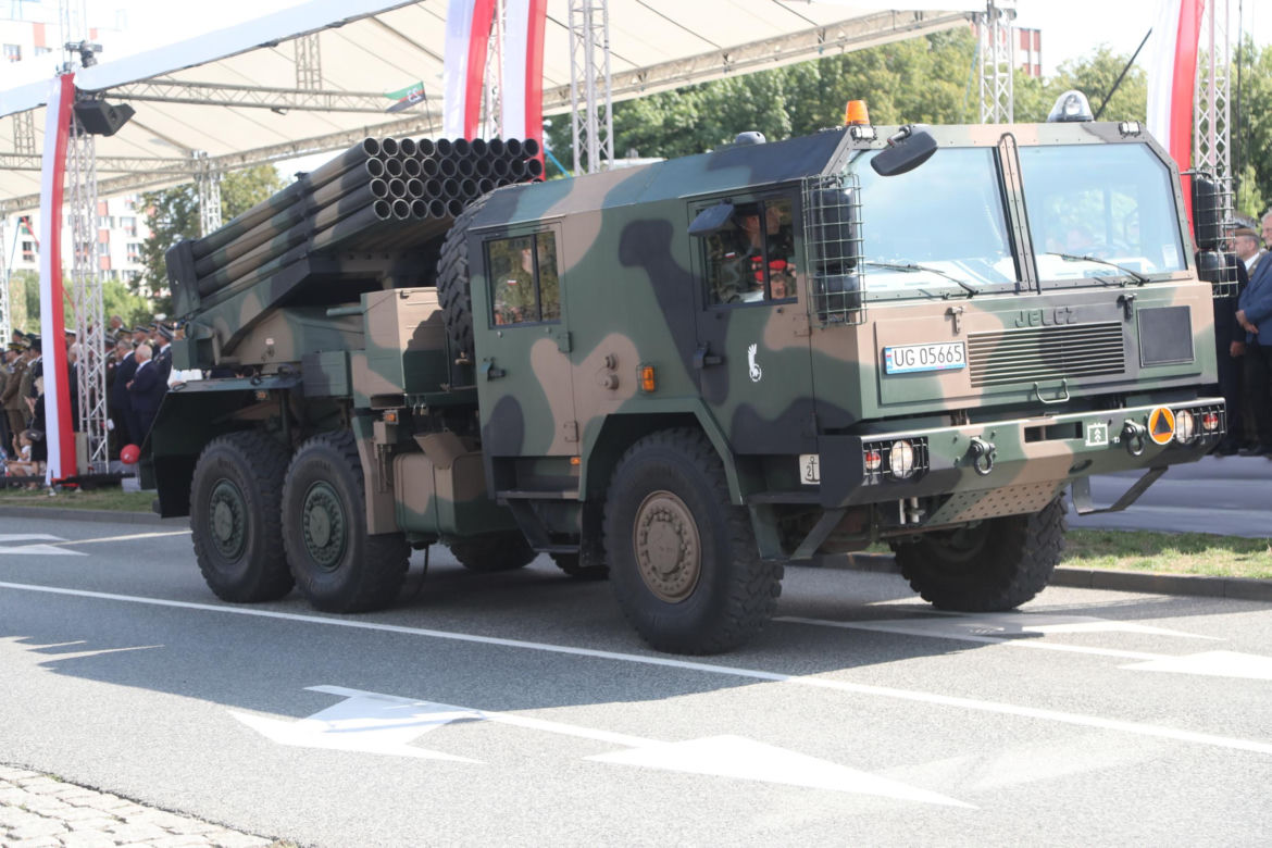 Kierowcy w gigantycznych tarapatach! Defilada z okazji Święta Wojska Polskiego zablokuje miasto