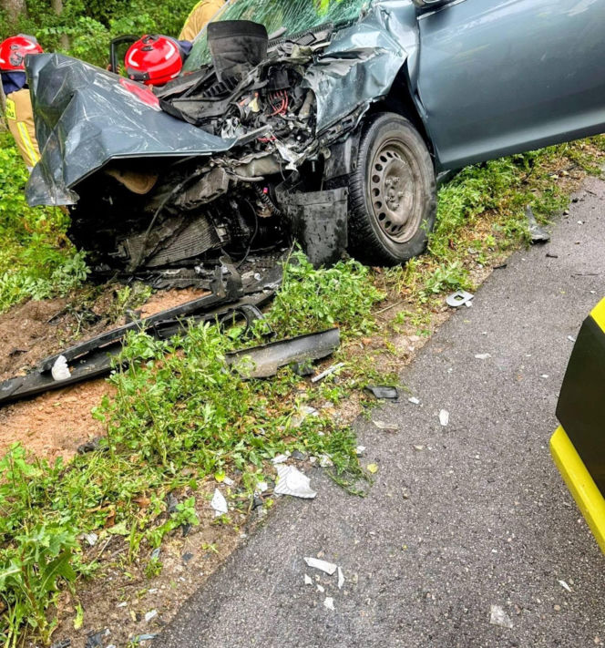 Zderzenie osobówki z TIR-em w rejonie miejscowości Hołubla i Stasin spowodowało utrudnienia w ruchu