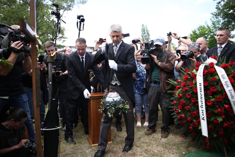 Pogrzeb Jacka Zielińskiego - tłumy na Cmentarzu Rakowieckim