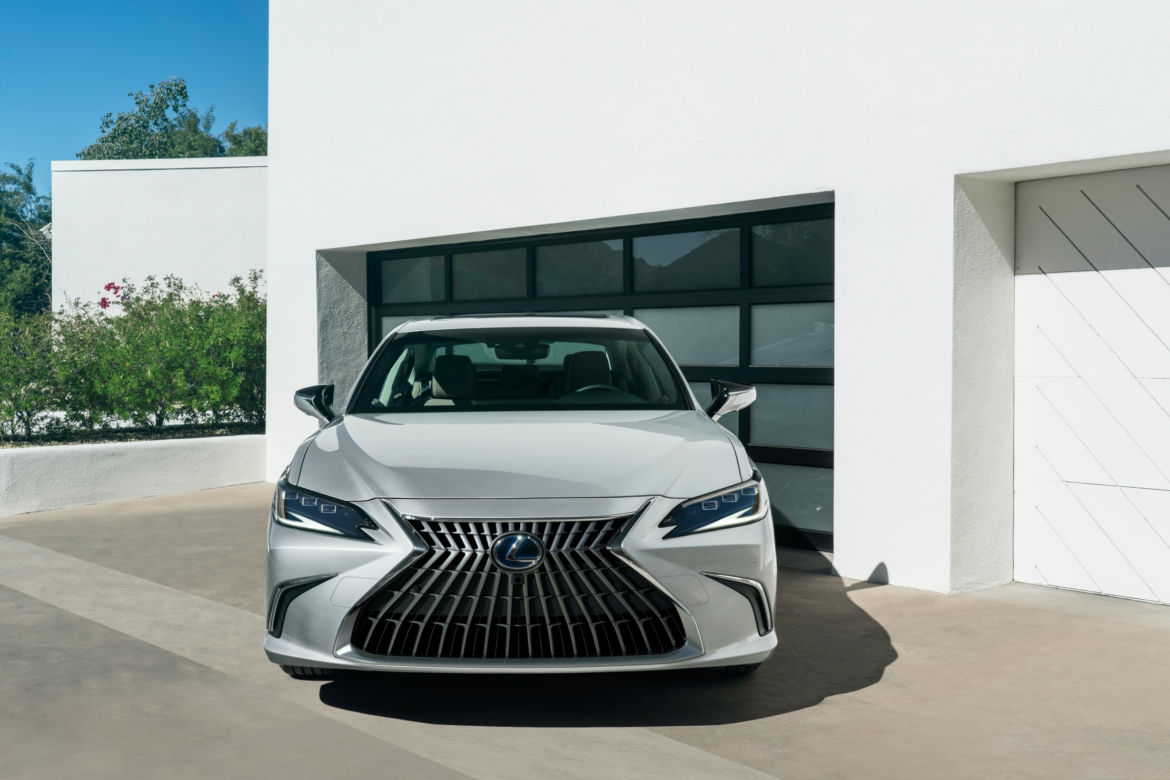Lexus ES 300h (lifting 2021)