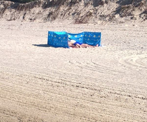 Pierwsze parawany na plaży w Międzyzdrojach