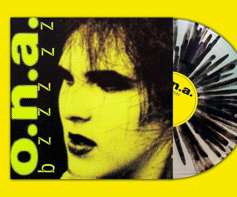 Album O.N.A. 'Bzzzzz' trafia do sprzedaży na przezroczystym winylu typu splatter! Poznajcie szczegóły