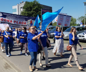 Strajk pielęgniarek i położnych w Olsztynie. Relacja z protestu [ZDJĘCIA]