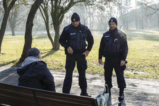 "Policjantki i Policjanci", odcinek 1392: Góral i Tamara próbują spędzić romantyczny wieczór. Ich plany burzy niespodziewane pojawienie się Jagny