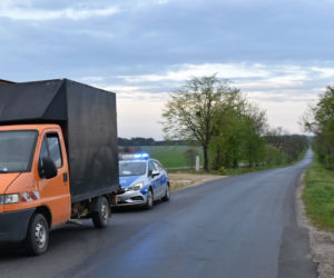PIŁ piwo za kółkiem i ZASNĄŁ za kierownicą!
