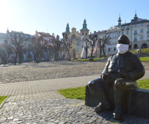 Wszyscy noszą maseczki