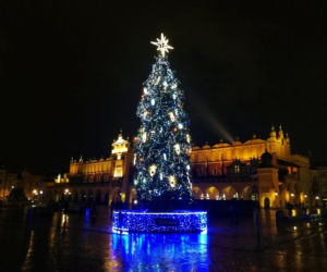 Na krakowskim Rynku pojawiły się już pierwsze świąteczne iluminacje