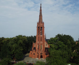 Ksiądz stanie przed sądem za głośne pieśni