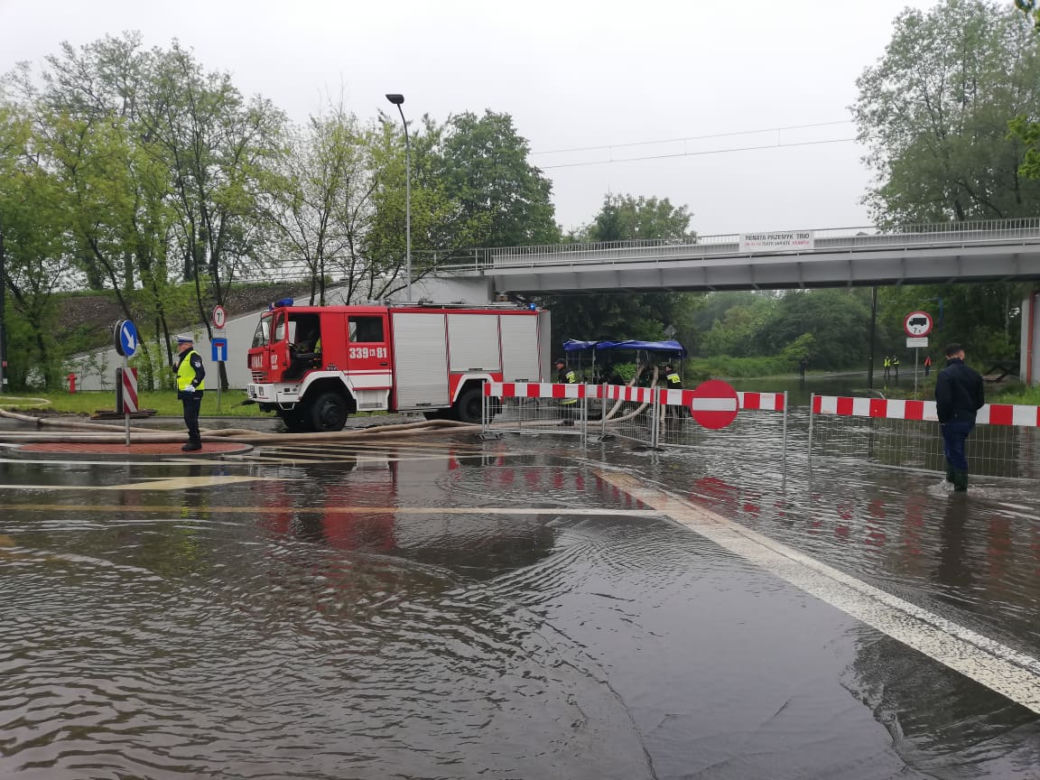 Powódź w Krakowie: Zalana ulica Półłanki 24.05.2019