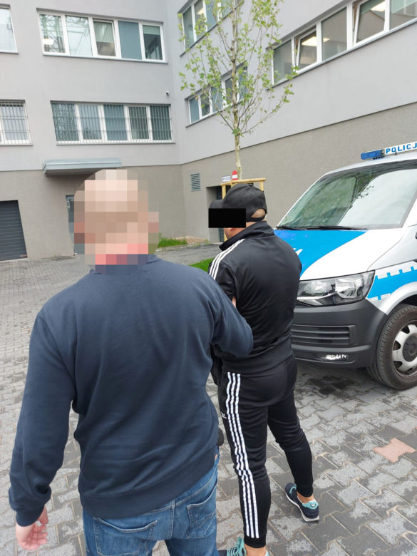 Okradł ze wspólnikami mieszkanie. Wpadli, bo zgubił w nim paragon