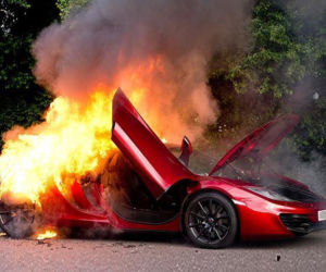 Płonące supersamochody / McLaren MP4-12C