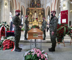 Pogrzeb Krzysztofa Krawczyka. Nabożeństwo żałobne w łódzkiej archikatedrze