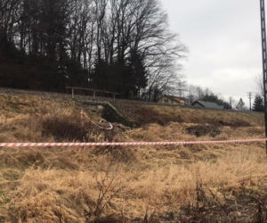 Niebezpieczne znalezisko we Frysztaku! EWAKUOWANO mieszkańców i zakmnięto drogę [ZDJĘCIA]