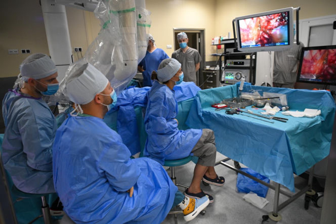 Polscy lekarze z Chin zoperaowali pacjentów w Warszawie. To pierwsze w historii operacje telerobotyczne na taką odległość