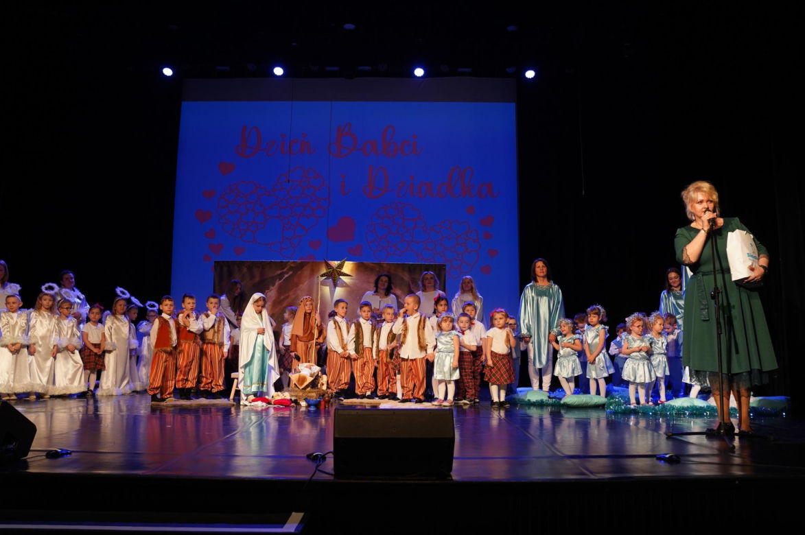 Jasełka i koncert kolęd przygotowały dzieci z Niepublicznego Przedszkola "Słoneczna Dolina" w Siedlcach