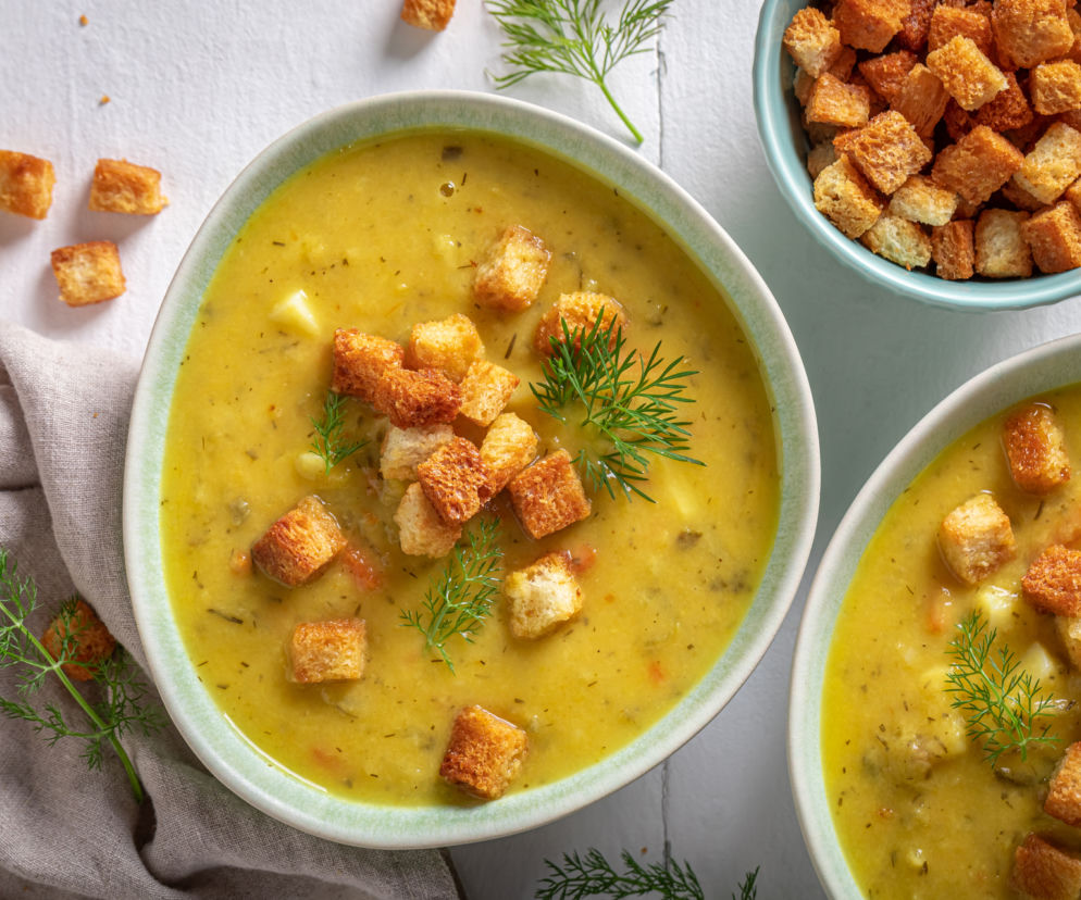 Wiosenna zupa z kiszonych ogórków - przepis na kremową ogórkową