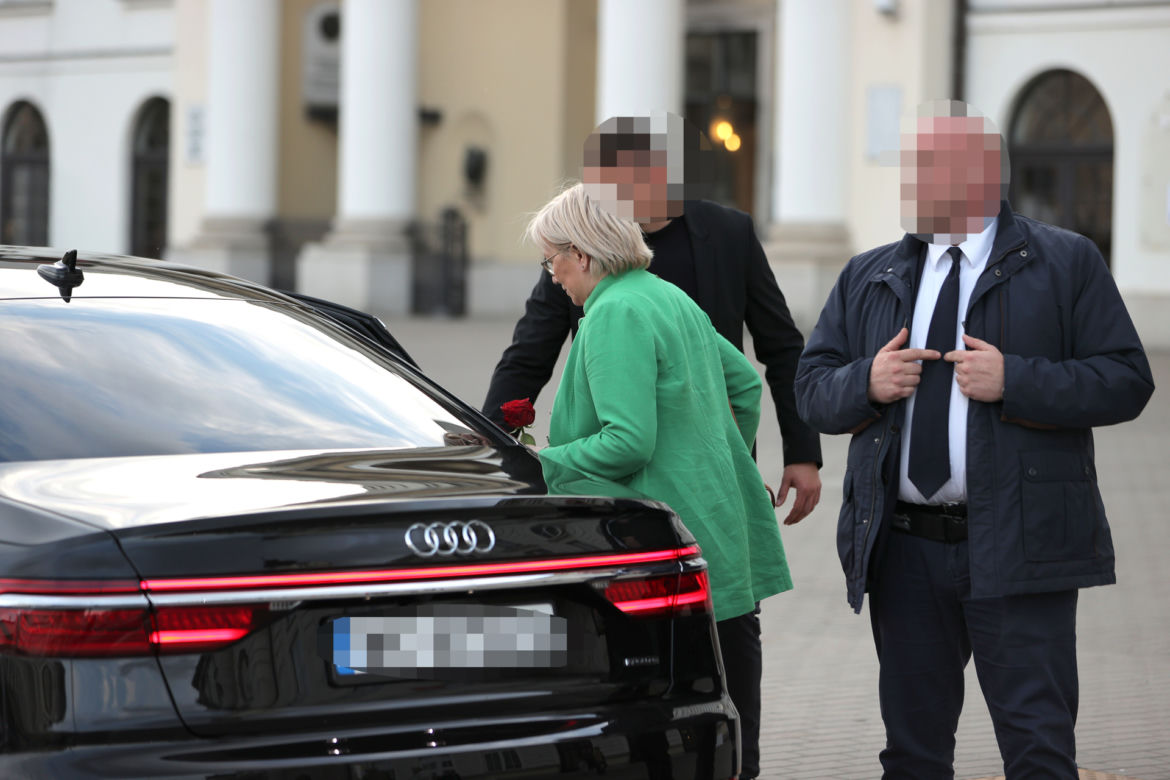 Julia Przyłębska. Z ochroną do kościoła 