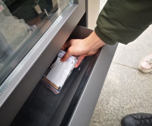 Maseczkomaty stanęły na ulicach Torunia! Gdzie je znajdziemy?