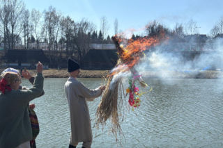 Tłumy w lubelskim Skansenie pożegnały zimę. Jeden z dawnych przesądów do dziś mrozi krew w żyłach