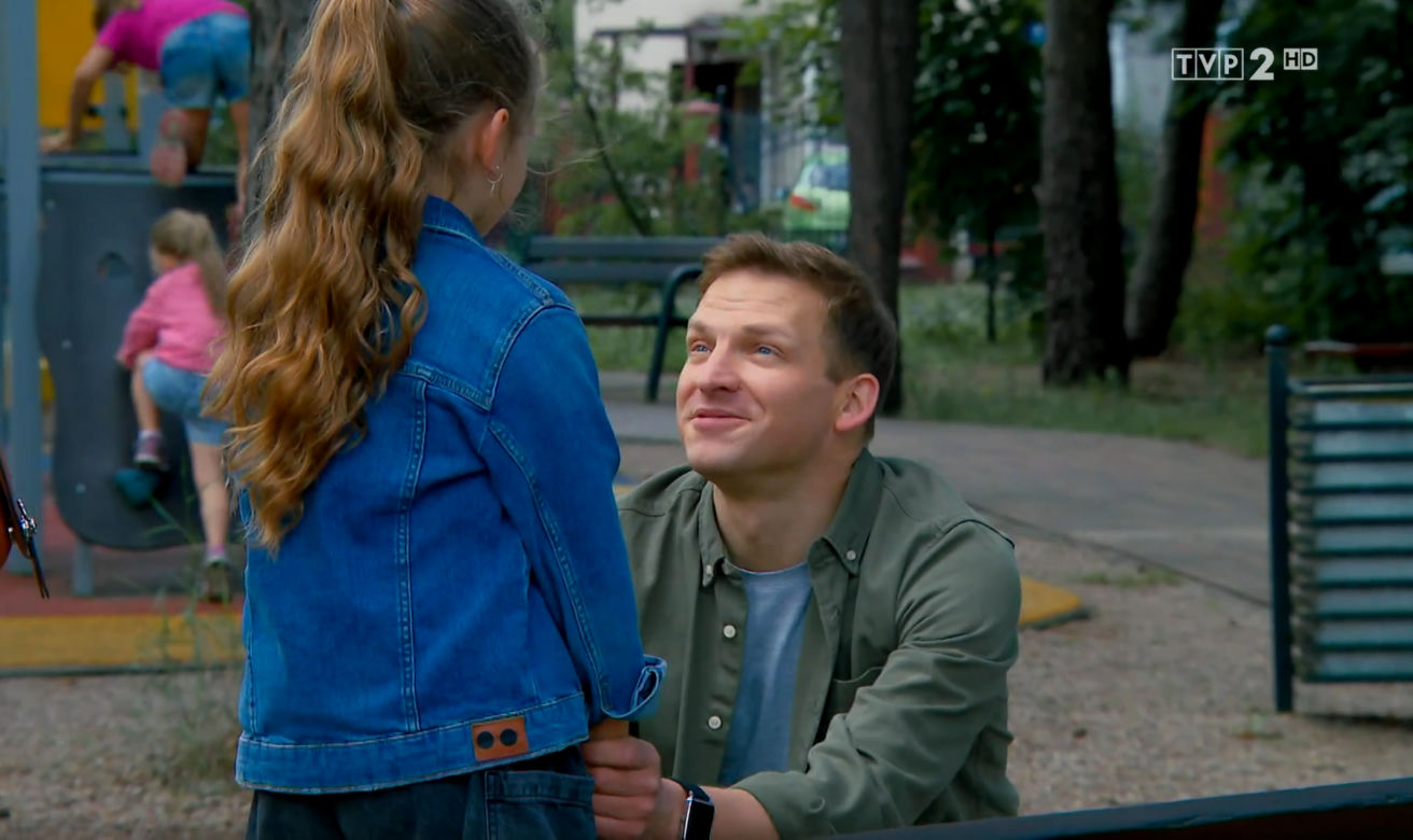 Barwy szczęścia, odcinek 2341, Łukasz (Michał Rolnicki), Paulinka (Lena Jastrzębska)
