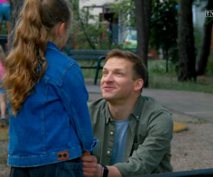 Barwy szczęścia, odcinek 2341, Łukasz (Michał Rolnicki), Paulinka (Lena Jastrzębska)