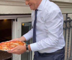 Premier Tusk skoczył na włoską pizzę! Pizza for Donald!