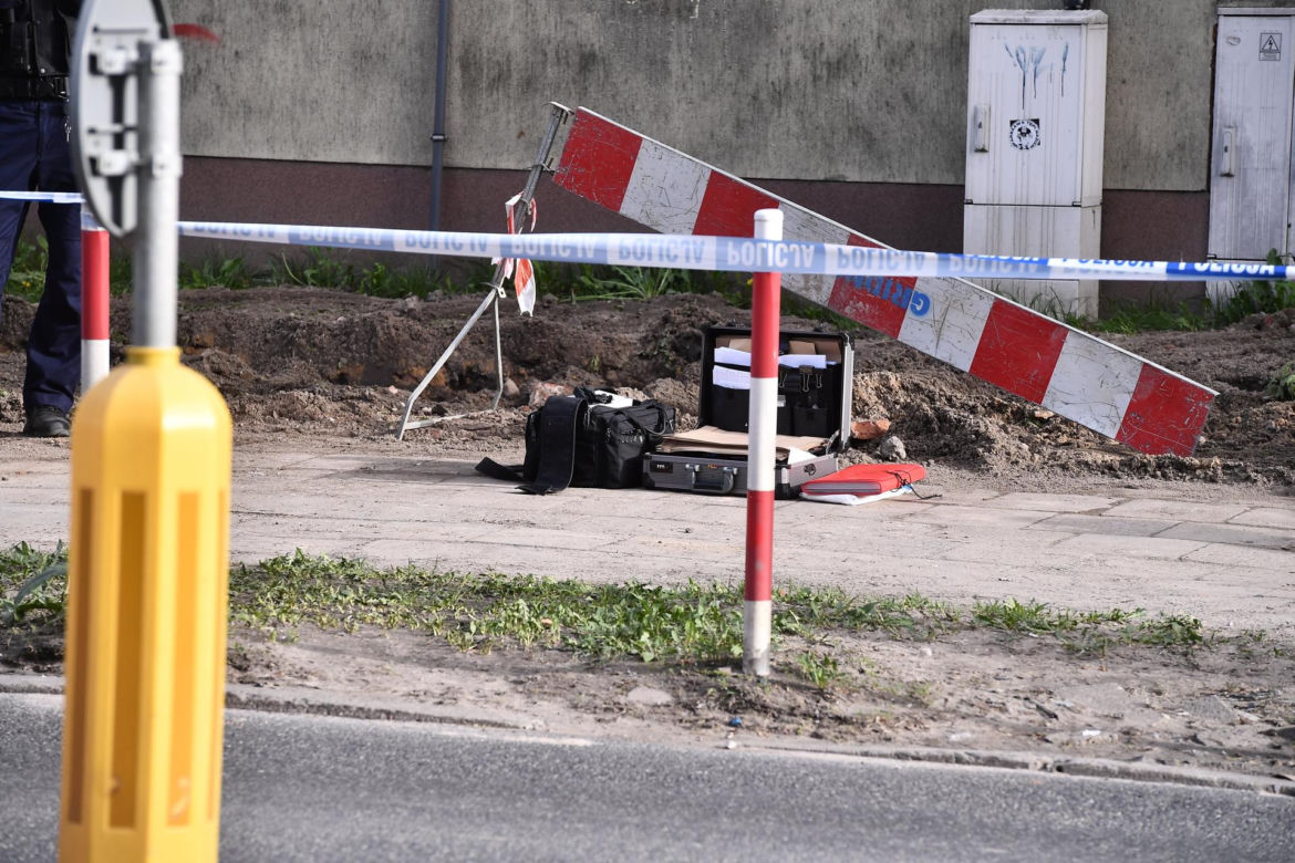 Ciała były zakopane na podwórku. Co się stało w kamienicy w Warszawie? Czy ciał może być więcej?