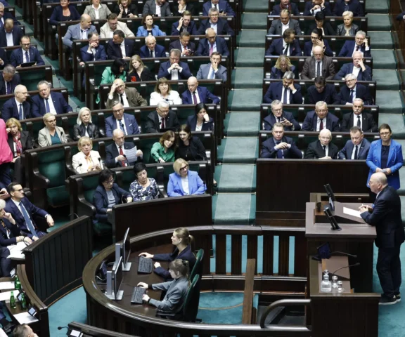 Sejm uchwalił dwie ustawy ws. aborcji. Tylko 4 głosy różnicy