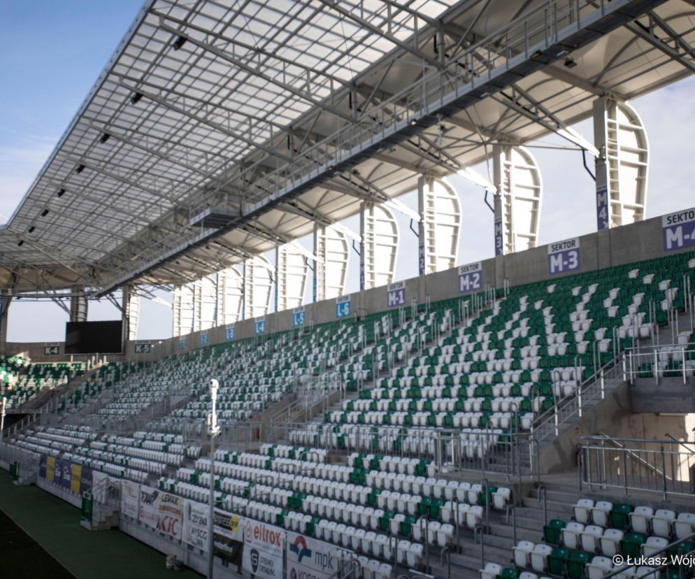 Stadion przy ul. Struga ma już wszystkie cztery trybuny. Kiedy zagra tam Radomiak? 