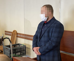 Policjant drogówki postrzelił uciekiniera w pośladek. Stanął przed sądem