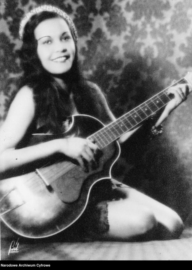 Rozmyte twarze i ukryta historia. Tajemnica zdjęcia z balu sylwestrowego 1933 roku