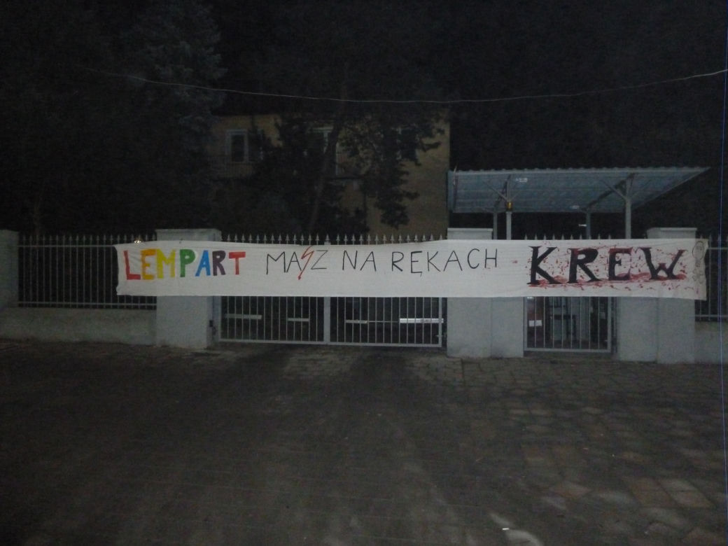 Wrocław. OHYDNY napis na płocie: "Lempart masz na rękach krew" 
