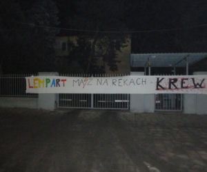 Wrocław. OHYDNY napis na płocie: Lempart masz na rękach krew 