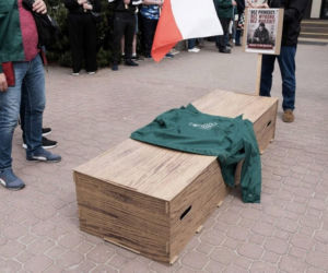 Protest pracowników i przedstawicieli FIBRIS S A w restrukturyzacji przeciwko działaniom ZUS wobec spółki