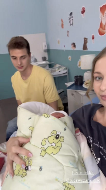 Pierwsza miłość. Jolka (Justyna Zielska), Miki (Jakub Zdrójkowski)