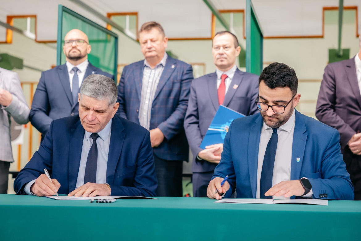 Powiat rzeszowski i łańcucki z porozumieniem o wsparciu w kryzysach. Chodzi o sprzęt, logistykę i ewakuację