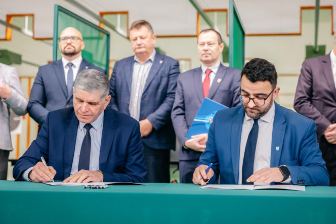 Powiat rzeszowski i łańcucki z porozumieniem o wsparciu w kryzysach. Chodzi o sprzęt, logistykę i ewakuację