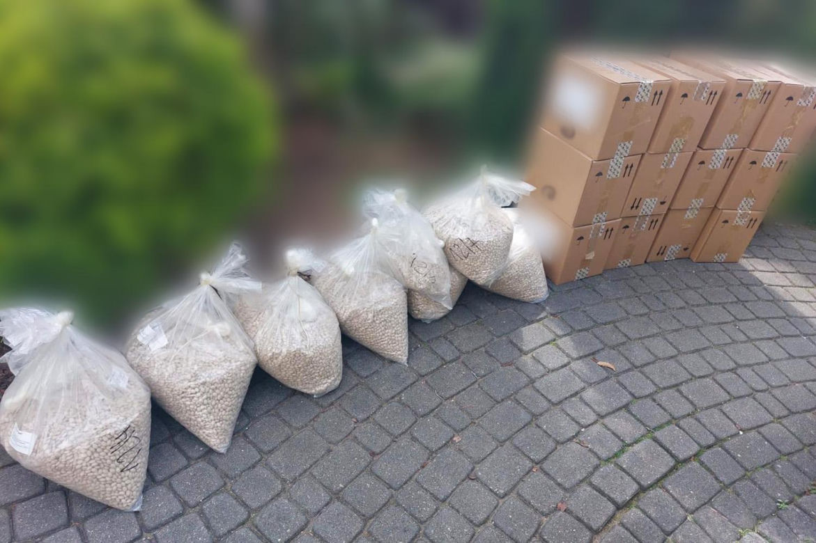 Kradli przemycaną z Chin substancję. Produkowali tabletki na potencje