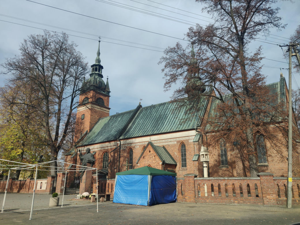 To jedno z najpiękniejszych miast w województwie małopolskim. Kiedyś było wsią, która należała do biskupów krakowskich