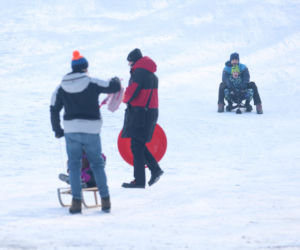 To najlepsza zimowa, darmowa atrakcja w Katowicach. Tłumy na torze saneczkowym