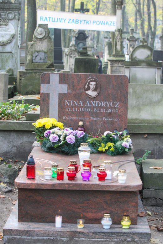 Okradają groby gwiazd