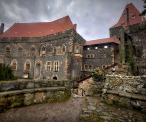 To jeden z najpiękniejszych zamków w Polsce. Mało kto wie, że zbudowano go na…wygasłym wulkanie