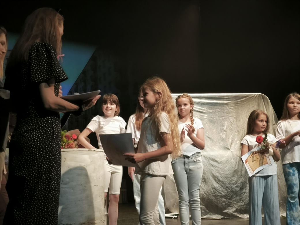 Spektakl na zakończenie warsztatów teatralnych w Teatrze Miejskim w Lesznie 