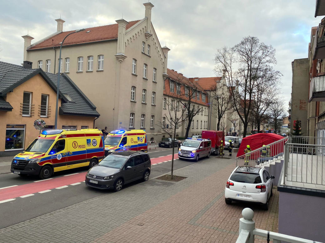 Pożar odciął im drogę ucieczki. Bohaterscy strażacy wynieśli na rękach trzymiesięczne niemowlę