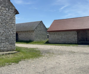 Zespół zabytkowych stodół w Żarkach