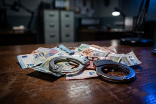 Kradzież w Tuszynie. Sprzątaczka ukradła pracodawcy 200 tysięcy złotych