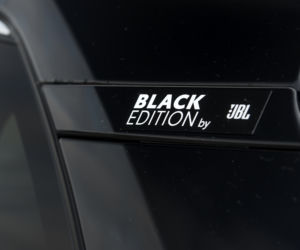 Toyota RAV4 Hybrid i-AWD e-CVT Black Edition by JBL