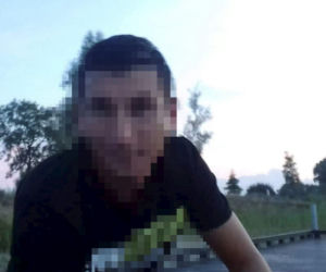 Skatowali Leszka na polnej drodze i odwieźli do domu. Nz.: ofiara